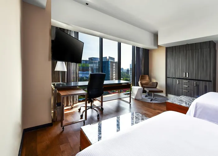 Krystal Grand Insurgentes 5*