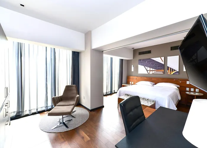 Hotel Krystal Grand Insurgentes 5*