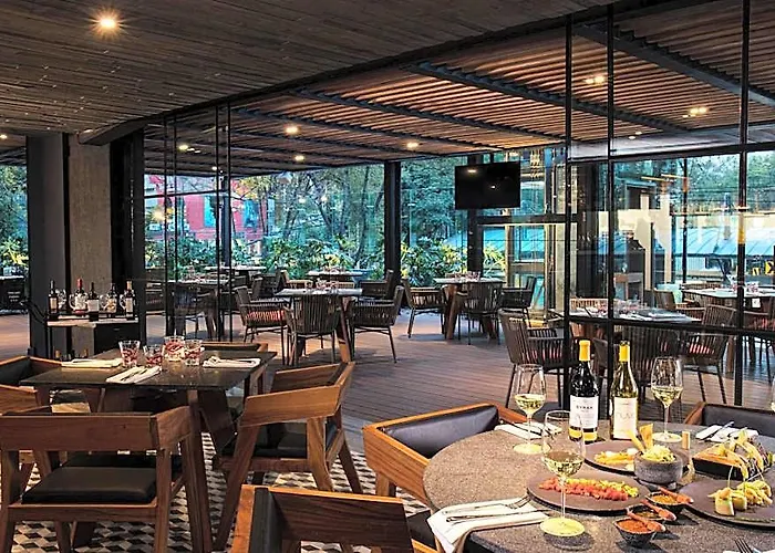 Krystal Grand Insurgentes 5*